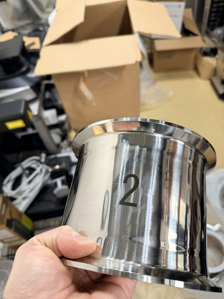 ステンレスへのレーザー刻印は大阪府松原市の株式会社テクノファームへご相談ください。ステンレスの製品製作からも大歓迎ですよ