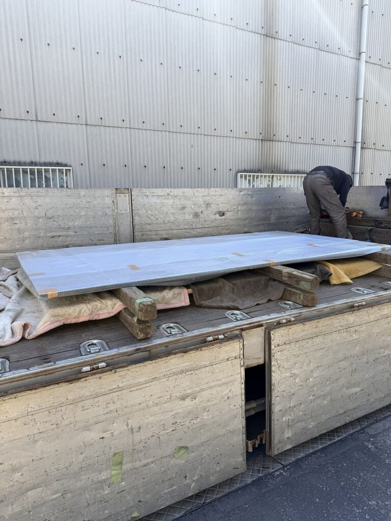 製缶定盤の配送。大阪府松原市の株式会社テクノファームです