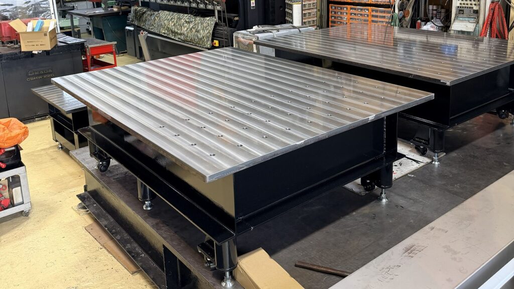 1500×2000の製缶定盤です、上面1/3にM22のタップ加工をしています。
製缶定盤製作します。
株式会社テクノファーム