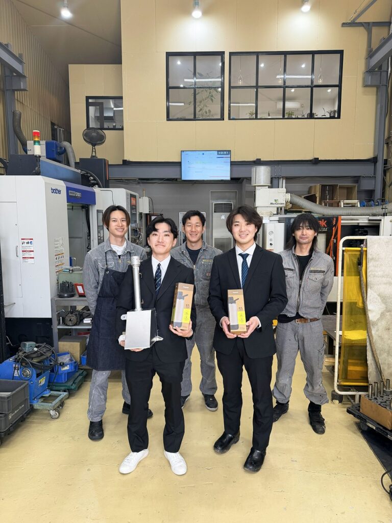 大阪公立大学中百舌鳥レーシングチームさんと記念撮影。ガソリンタンクを製作。株式会社テクノファーム