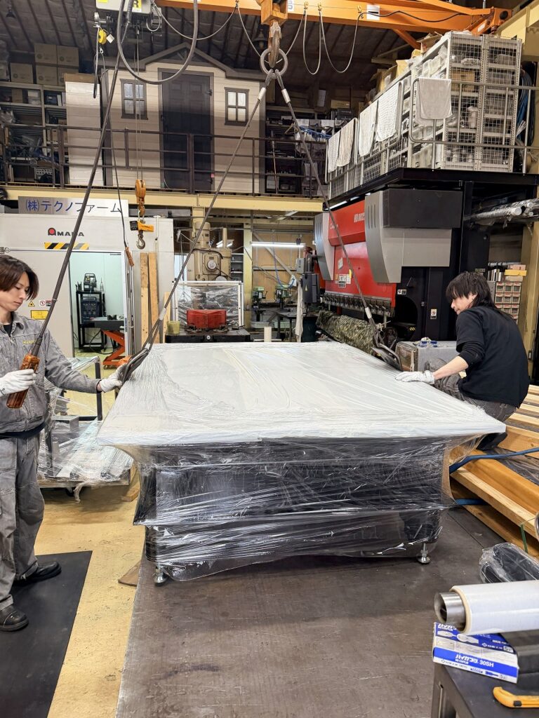 1500×2000の製缶定盤です、上面1/3にM22のタップ加工をしています。
一品一様で製作させていただきます。製缶定盤製作します。
株式会社テクノファーム