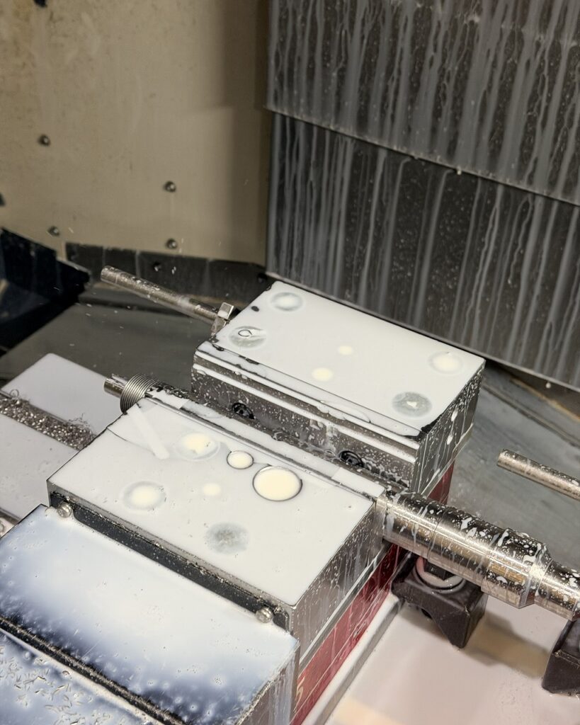 シャフト、マシニング加工をしました。
株式会社テクノファームです