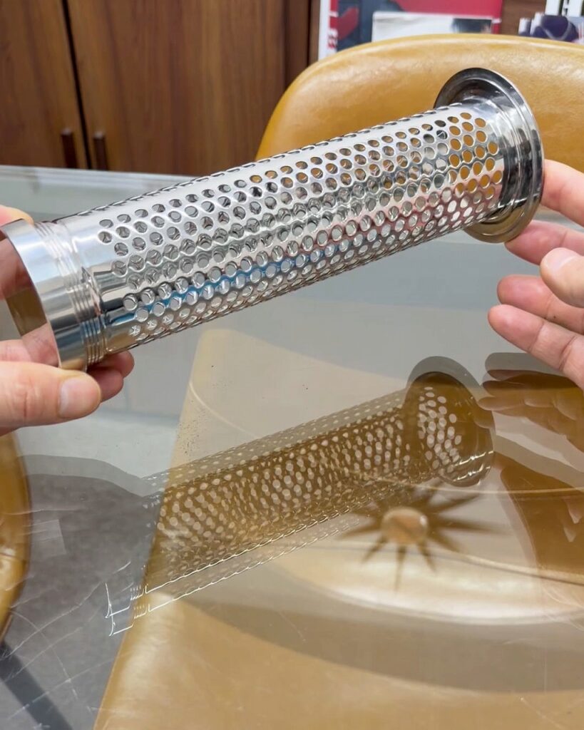 パンチングストレーナーの製作の事なら大阪府松原市の株式会社テクノファームにお任せください。
ステンレス溶接、機械加工で現場の困ったを解決します！