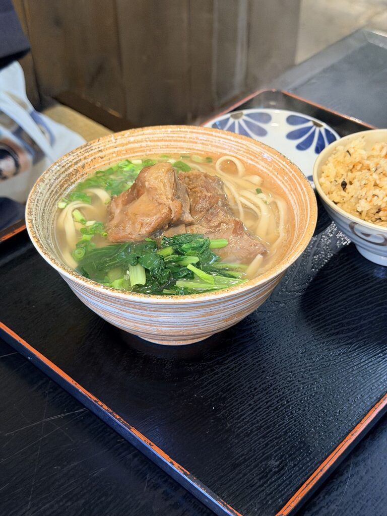 守礼そばと沖縄料理