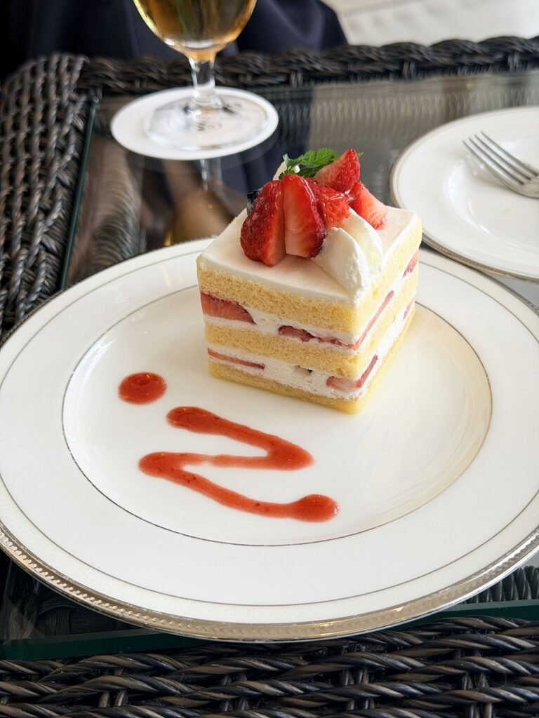 ホテルモントレ沖縄　イチゴのケーキ