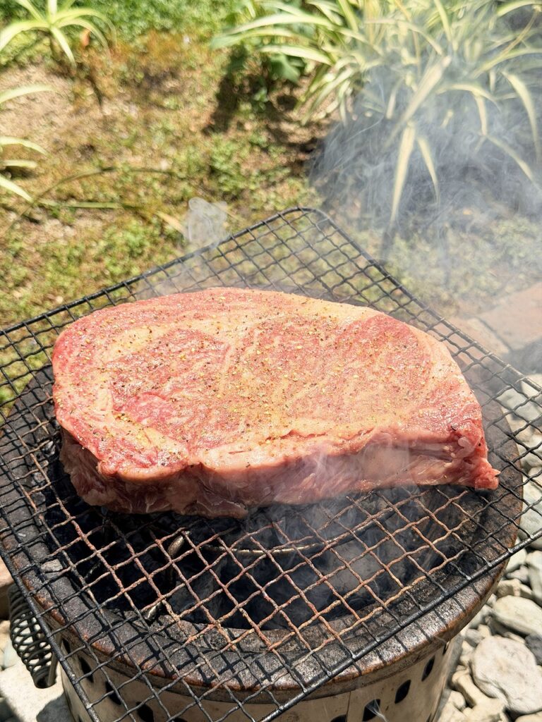 七輪でステーキを焼く