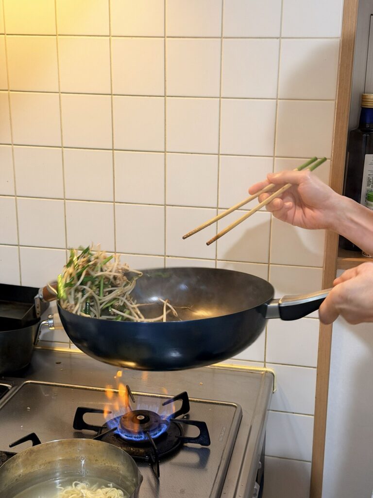 フライパンであおる