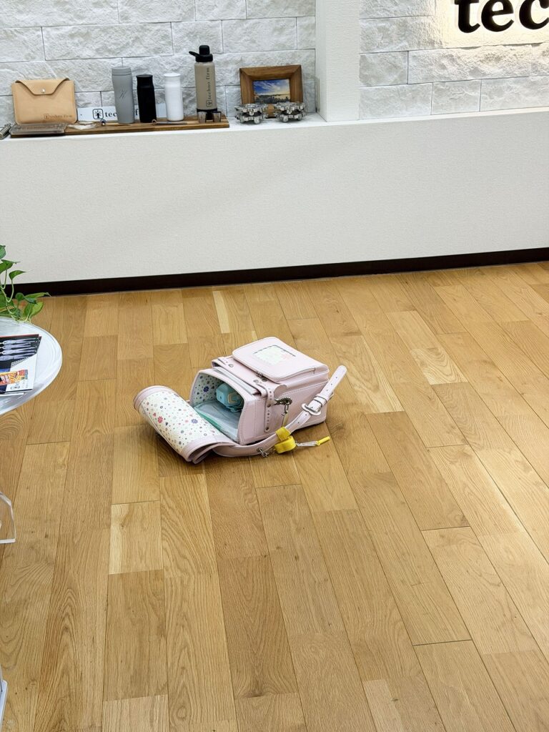 テクノファーム休憩室で子ども預かりました