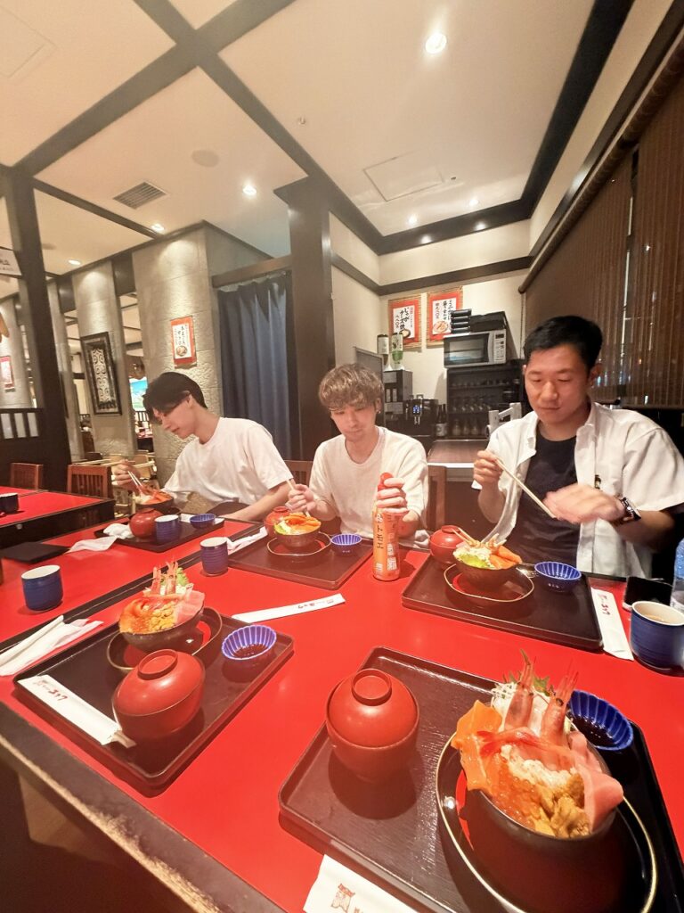 新千歳空港　海鮮丼を食べる