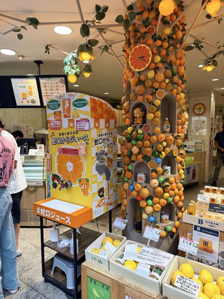 蛇口からジュース　道後温泉