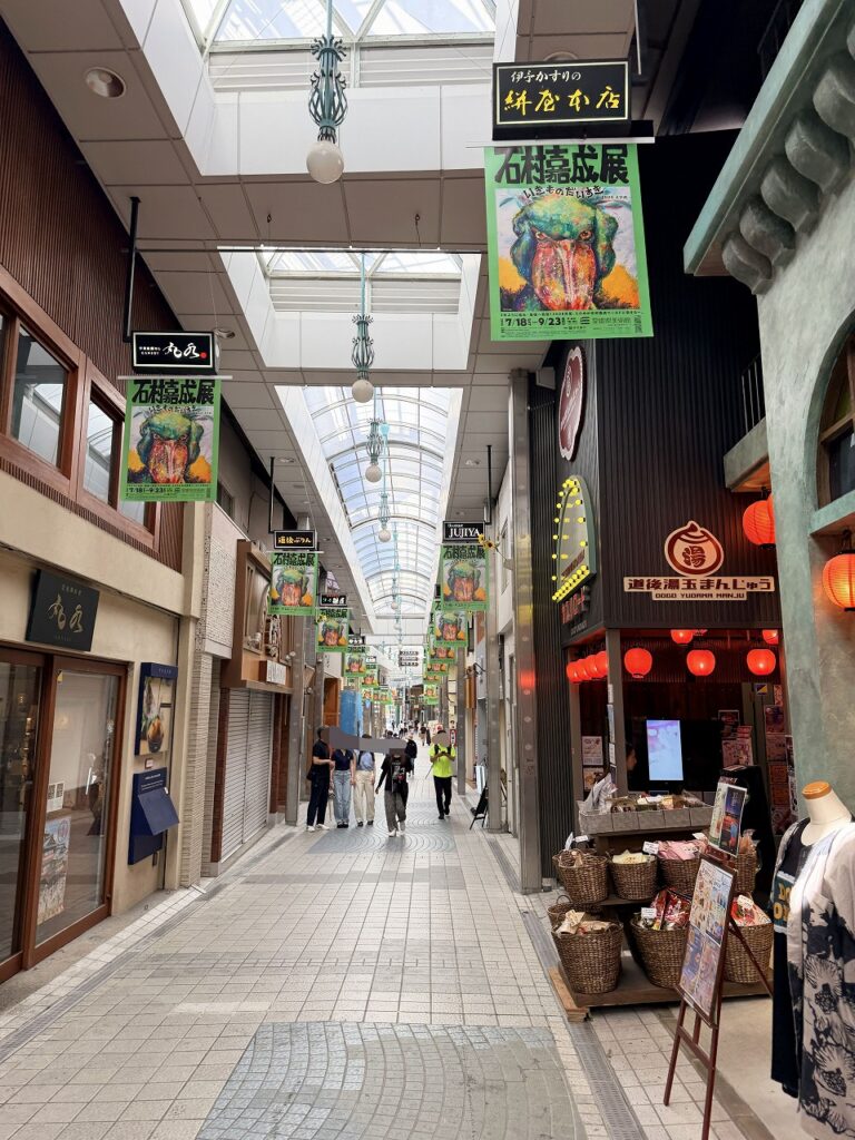 道後温泉の商店街 朝