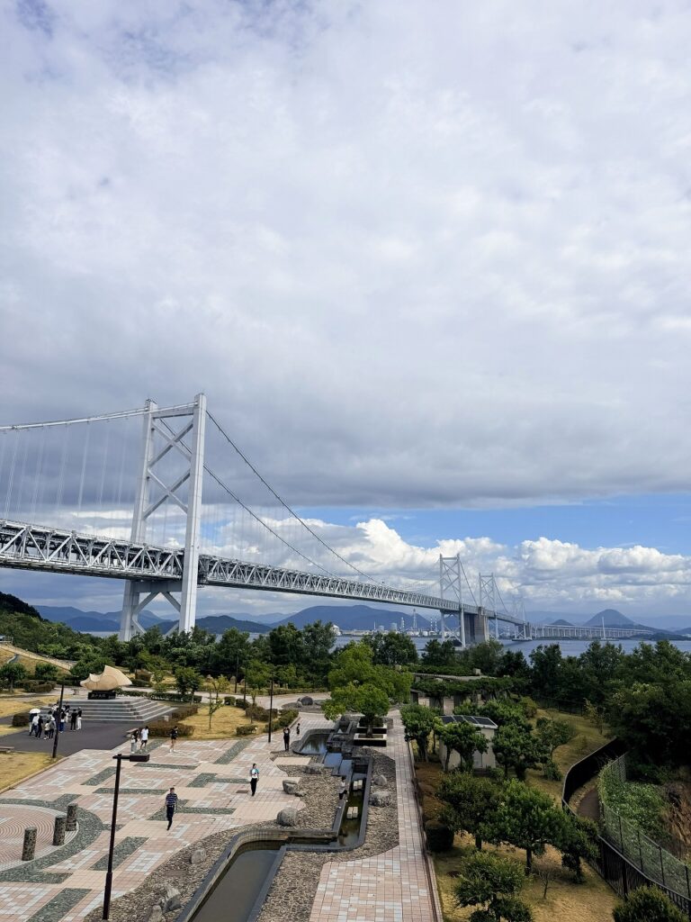 与島パーキングエリア　瀬戸大橋を一望